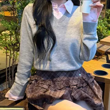 그레이 핑크 카라 부착 V넥 니트 한국