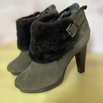 새상품급 pinky&Dianne 퍼 달린 부티 브라운 하이힐 23.5