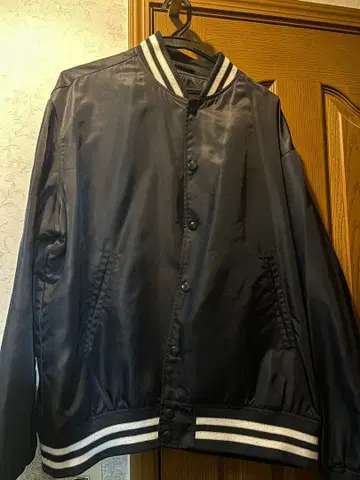 블랙 바시티 자켓 화이트 스트라이프