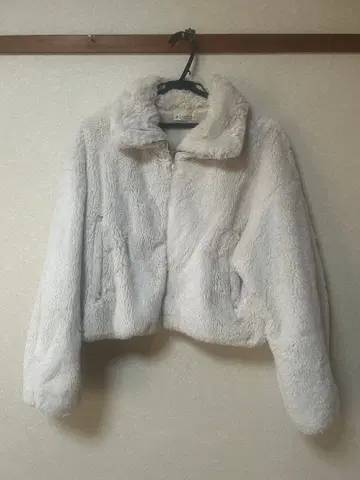 axes feeme 화이트 퍼 숏 자켓 여성용 아우터