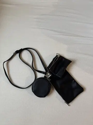 블랙 합성 피혁 숄더백