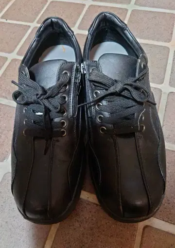 지퍼 달린 블랙 스니커즈 남성용