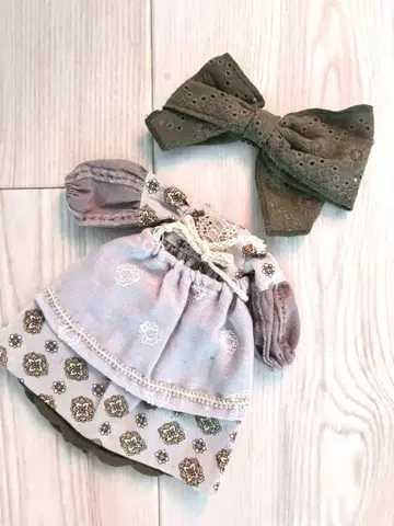 미사용 새상품 네오 브라이스 그레이와 올리브 색 드레스와 리본 작가님