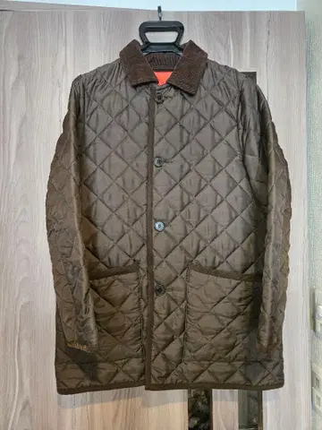 안감이 세련된 퀼팅 자켓