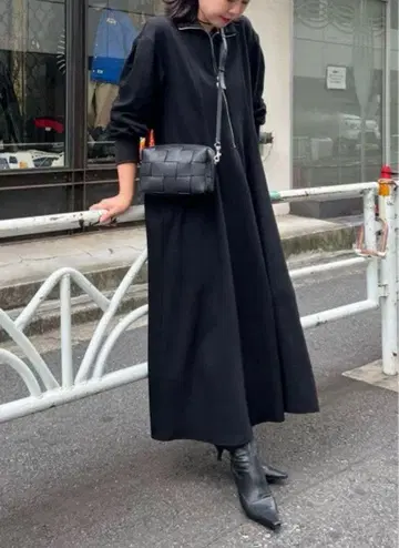 GALLARDAGALANTE 개럴개런트 하프 지퍼 원피스 블랙