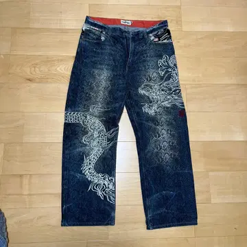 카라쿠리타마시 용 자수 데님 팬츠