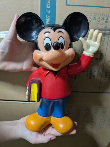 미키마우스 책을 든 피규어
