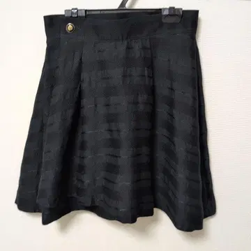 UNTITLED 블랙 스트라이프 M 사이즈 스커트