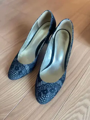 블랙 레이스 펌프스 라메