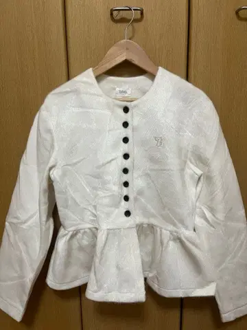 Bibiy 'B' CAMEL PEPURAMU CARDIGAN 아이보리