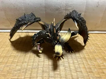 몬헌 월드 제일복권 A상 네르기간테 빅 소프트 비닐 피규어