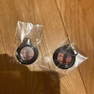 B'z, 레코드풍 키링 2개 세트