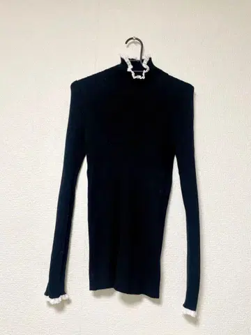 IENA LA BOUCLE 블랙 리브 니트 프릴 하이넥 긴팔