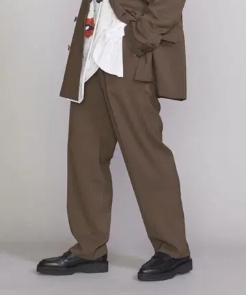 BEAUTY&YOUTH 칼제 턱 테이퍼드