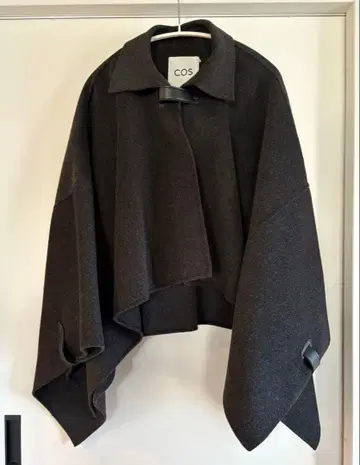COS 다크 그레이 판초 케이프 코트 (택 포함)