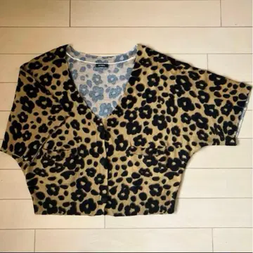 EMODA 니트 가디건 돌먼 슬리브 플라워 프린트 표범 무늬