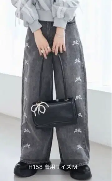 MAJESTIC LEGON 리본 자수 그레이 와이드 데님 팬츠