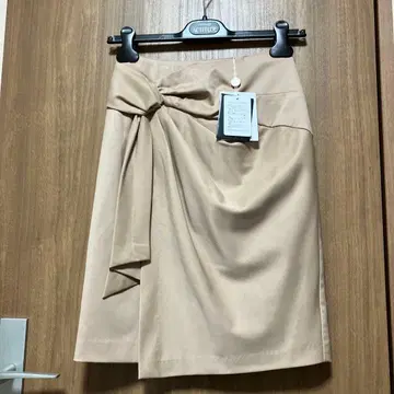 JUSGLITTY 프론트 리본 베이지