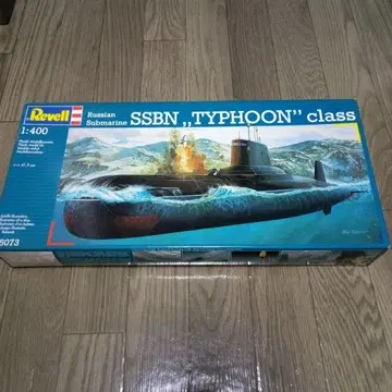 Revell SSBN 'TYPHOON' class 1:400