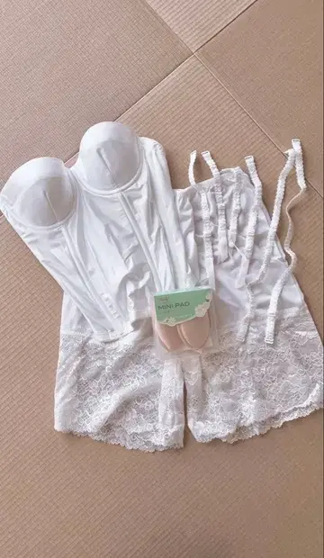 Triumph 화이트 브라이덜 이너 C65