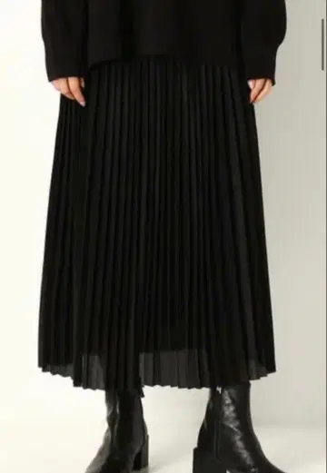 K.T 키요코타카세 샤이닝 라메 플리츠 스커트 블랙