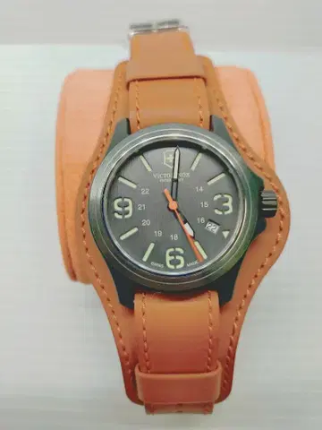 VICTORINOX 가죽 벨트 쿼츠 손목시계