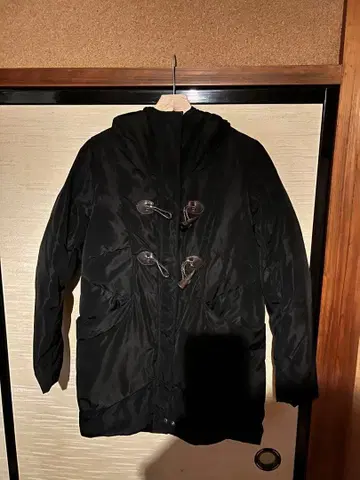 BARNEYS NEW YORK 블랙 다운 자켓