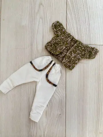 네오 브라이스 옷 갈아입기 의류 세트 올리브 그린 자켓과 화이트 팬츠