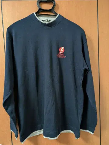 남성용 2000년 이벤트 로고 자수 네이비 긴팔 트레이닝복