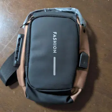 브라운 숄더백 스마트폰 수납