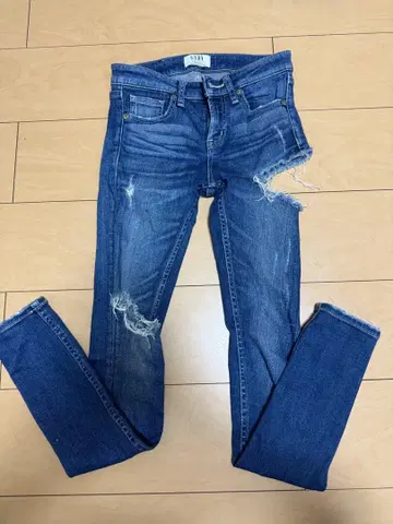 GYDA 스키니 데님 S 사이즈 데미지 가공