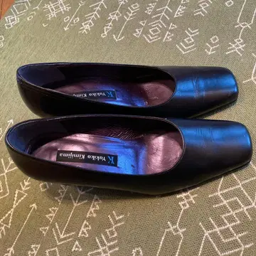 유키코 키지마 블랙 스틸레토 펌프스