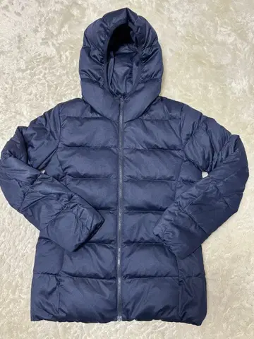 유니클로 네이비 후드 부착 다운 자켓 M 사이즈