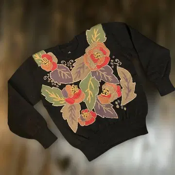 꽃무늬 자수 니트 스웨터 블랙 컬러 어깨 패드 포함 쇼와 레트로