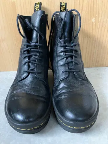 [닥터마틴] 블랙 가죽 레이스업 부츠