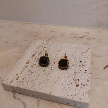 UNE LIGNE/유누 리뉴/마츠야 긴자/스퀘어 스톤 귀걸이