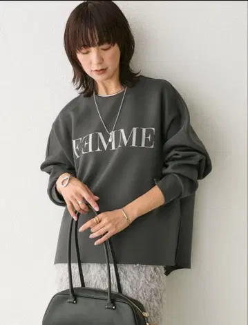 리브드 로아 메탈 로고 종이상자 풀오버 트레이닝복