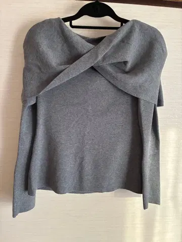 새상품 셀포드 그레이 긴팔 니트 오프숄더