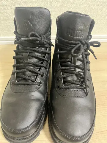 PUMA 블랙 하이컷 스니커즈