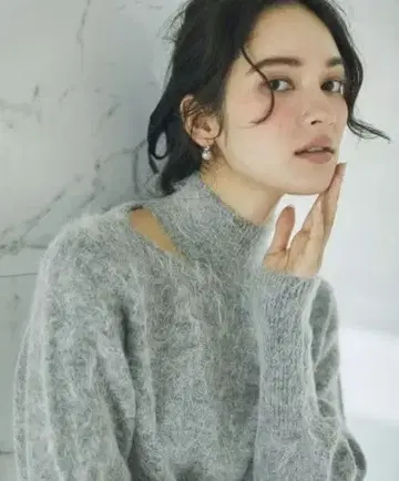 새상품급 CELFORD 퍼라이크 원숄 니트 그레이