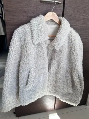 아이보리 보아 자켓 사이드 포켓 포함