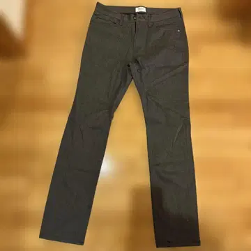 그레이 스트레이트 데님 팬츠