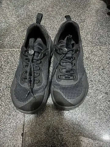 MERRELL 블랙 메쉬 스니커즈