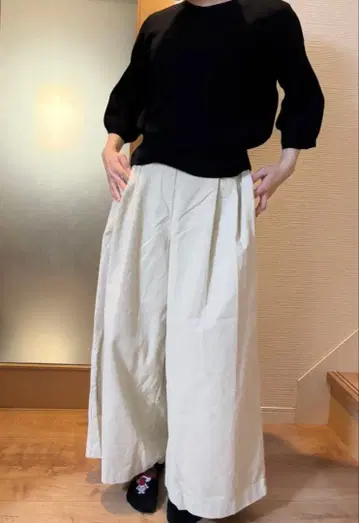 아이보리 와이드 팬츠 블랙 스웨터 세트