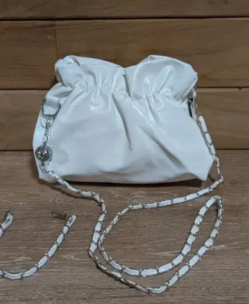 화이트 개더 숄더백 작은 백