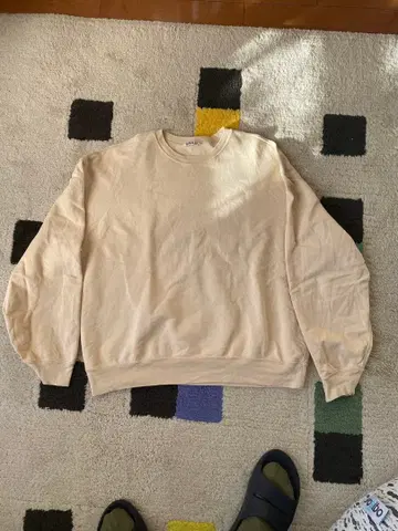 오라리 베이지 맨투맨 트레이닝복