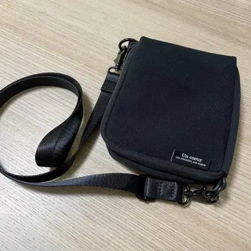 Un coeur 앙쿨 숄더 블랙