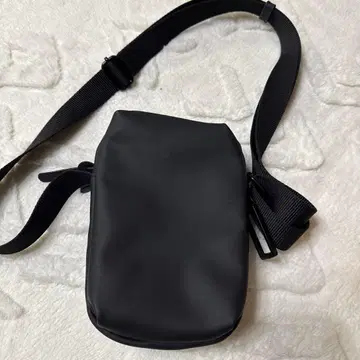 ZARA 블랙 러버 크로스 바디백 숄더백