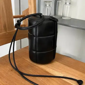 CAPRICIEUX LEMAGE 블랙 원통형 숄더백