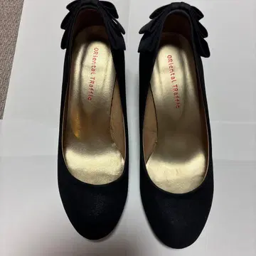 오리엔탈 트래픽 블랙 펌프스 리본 포함